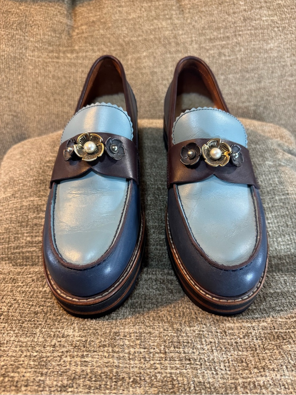 Coach Lenox loafers featuring Tea Rose applique and pearly cabochons Size 8B - Picture 3 of 13